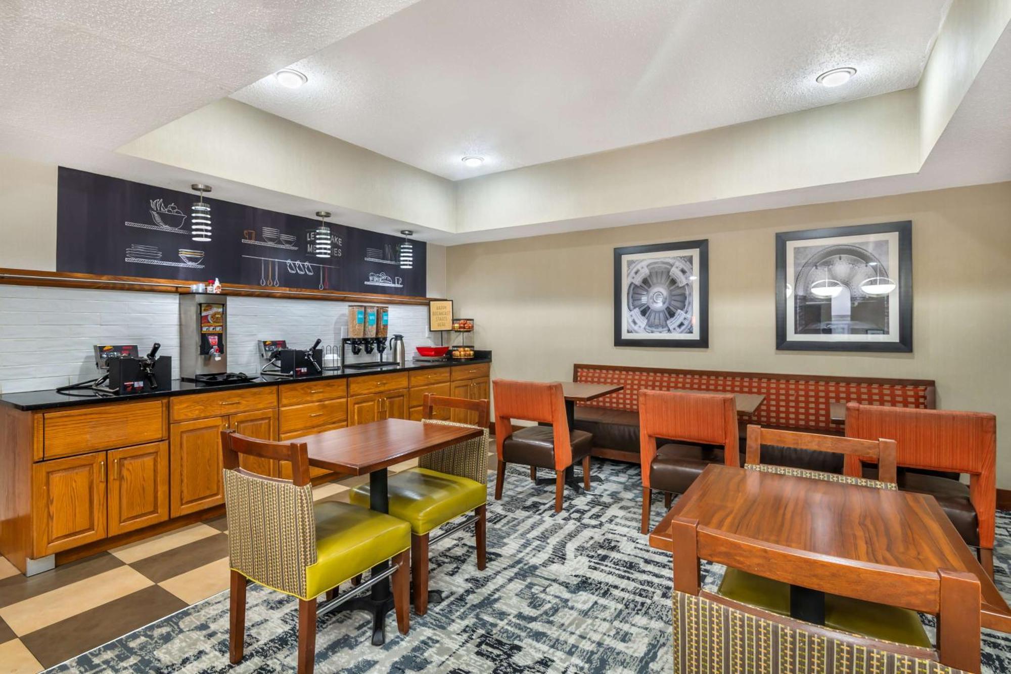 Western St. Louis Hotel 2*